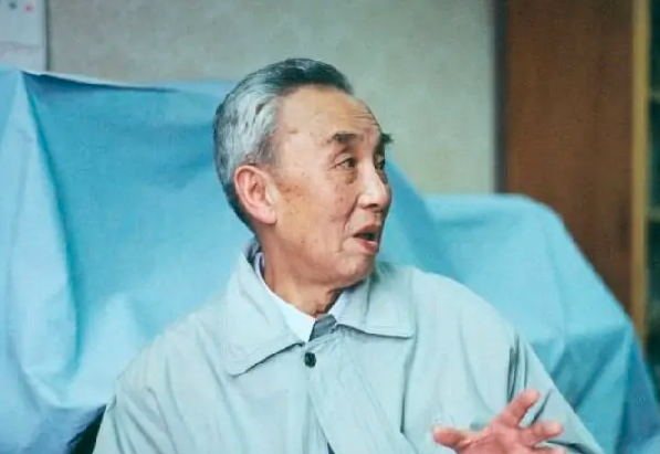 李季伦(中国科学院院士)