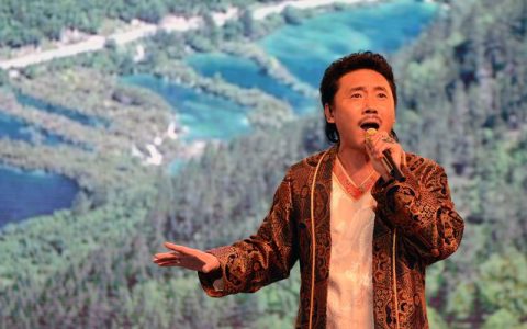 容中尔甲(中国内地男歌手)