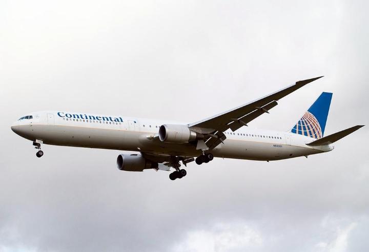波音767(中大型、长航程、宽体双发喷气式飞机)