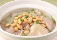 月子汤(产妇在过月子期间饮用的汤品)