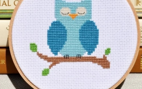 十字绣绣法(利用经纬交织搭十字的刺绣方法)