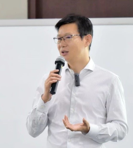 池宇峰(现任洪恩教育科技股份有限公司董事长)