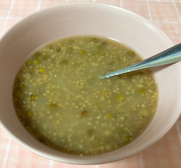 小米绿豆粥(夏季美食)