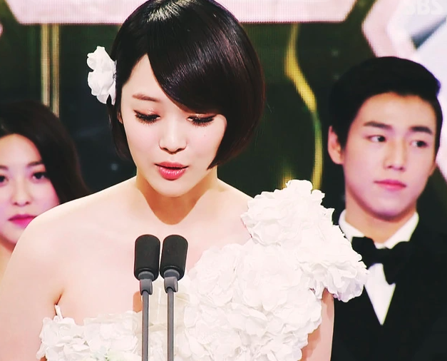 崔雪莉(韩国女歌手、演员、主持人)