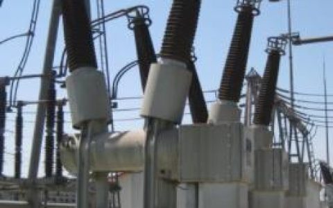 高压断路器(有足够断流能力的机器)