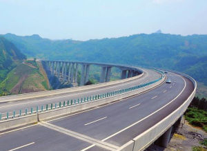 汕湛高速公路(中国广东省内连接汕头市与湛江市的高速公路)