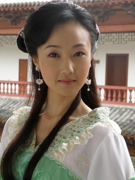 尹馨梓(中国内地女演员、歌手)