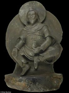 陨石(从宇宙空间坠落到星球上的天然固体碎块)