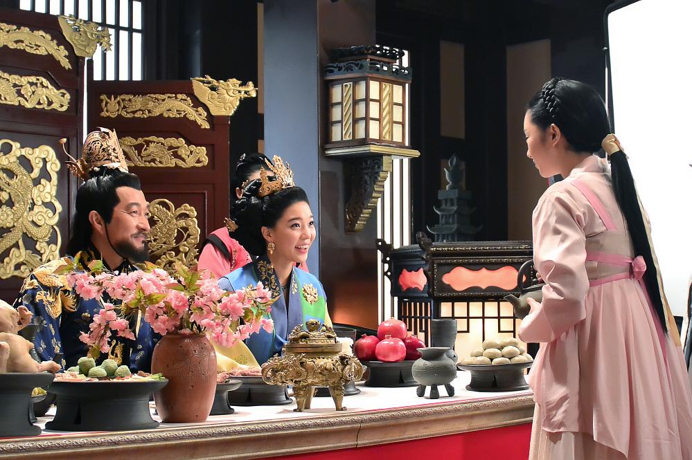 帝王之女守百香(徐贤真，赵显宰主演韩国电视剧)