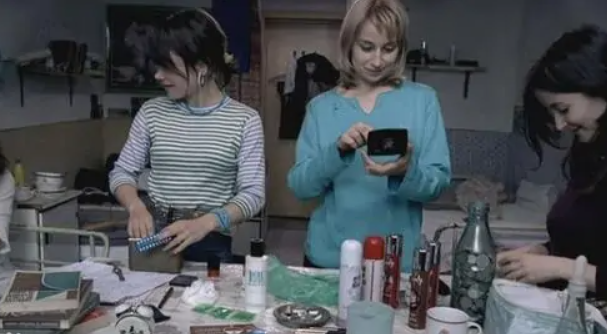 四月三周两天(2007年由克里丝蒂安·蒙吉执导的剧情片)