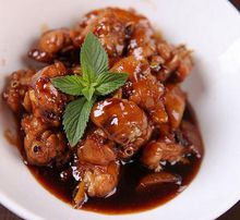 酱汁鸡翅(以鸡翅为主料制作的菜品)