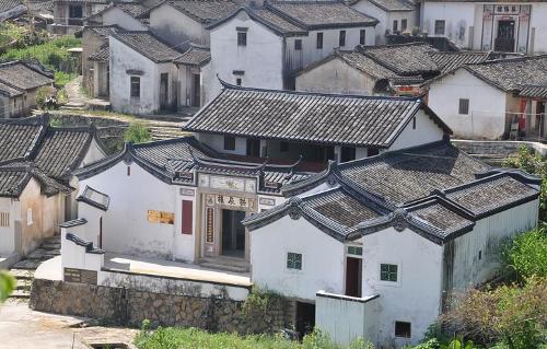 岭南(中国南方的五岭之南的地区和越南北部地区)