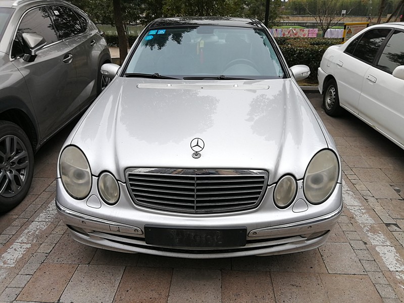 奔驰E240(奔驰公司汽车产品)