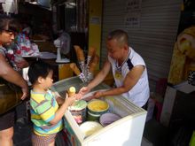 王府井小吃街(北京著名美食街)