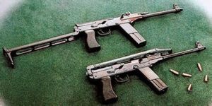 4式冲锋枪(前苏联PPS-43式冲锋枪的仿制型)"