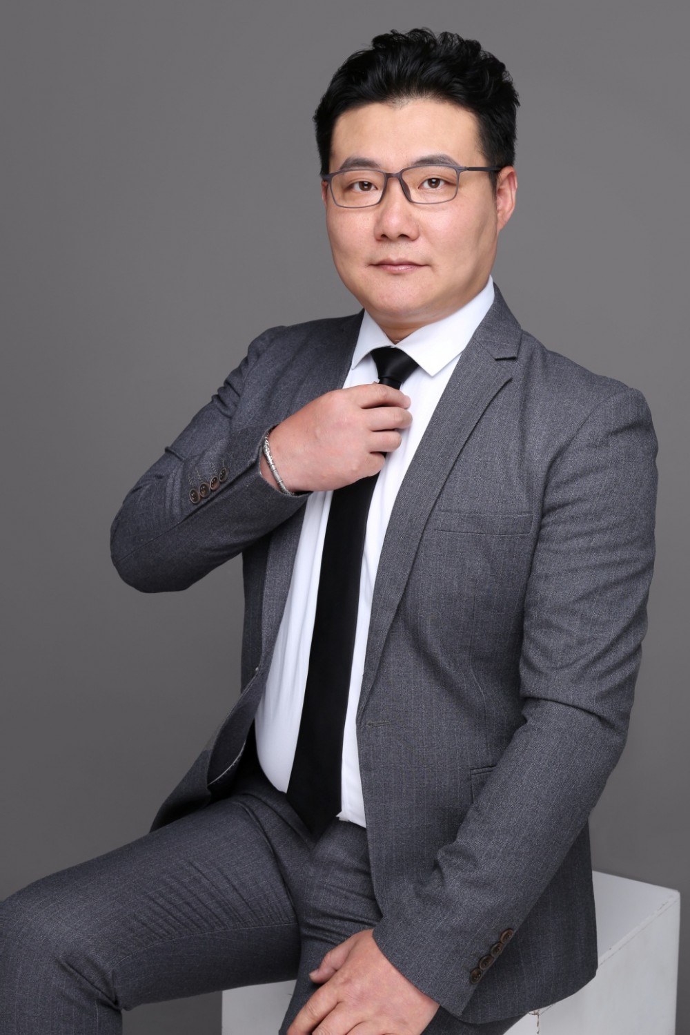 梁滨(河北省委原常委、组织部原部长)
