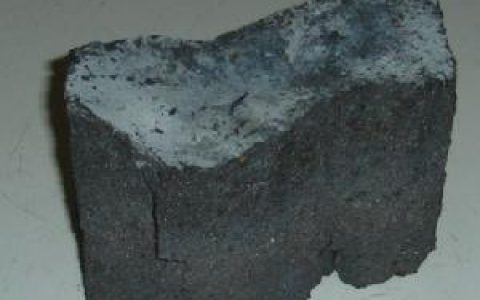 生铁(含碳量大于2％的铁碳合金)