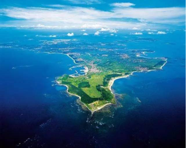台湾海峡(中国大陆与台湾岛之间的海峡)