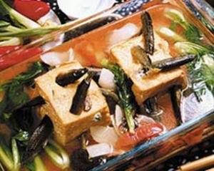 泥鳅钻豆腐(传统风味名菜)