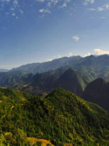 大巴山(中国陕西、四川、湖北三省交界地区山地总称)