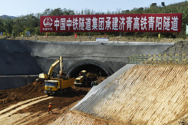 济青高铁(连接济南市和青岛市的高速铁路)