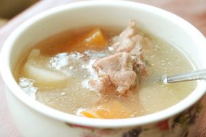 山药排骨汤(食补汤品)