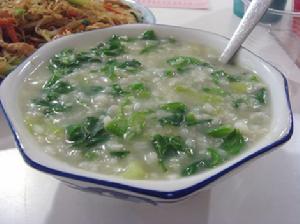 青菜粥(以青菜和米饭作为主要的材料)