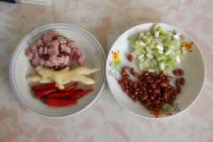 宫保肉丁(以猪瘦肉和花生米为主料的菜品)