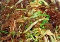 圆白菜炒粉丝(山东一带的汉族风味名菜)