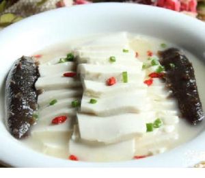 豆腐炖鱼(味道鲜美营养价值丰富的鱼类食品)