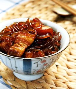 猪肉炖粉条(东北名菜)