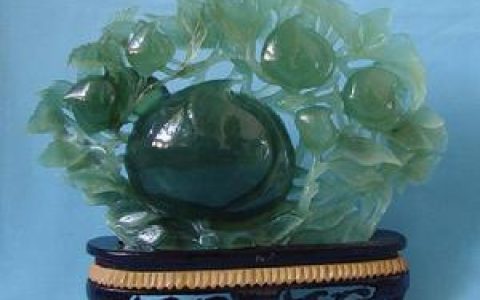 岫玉(蛇纹石质玉石)