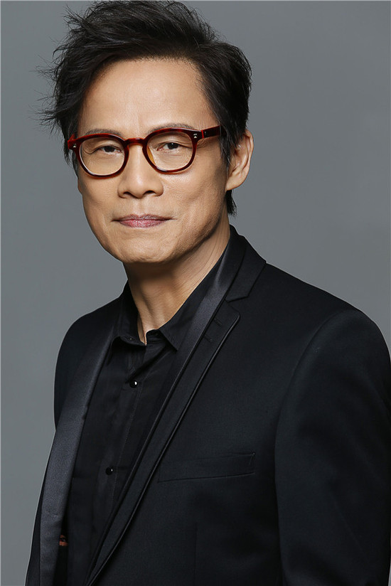 穿过你的黑发的我的手(罗大佑作词、编曲、演唱的一首情歌)