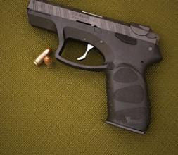 CZ75手枪(大容量弹匣、双动板机的制式手枪)