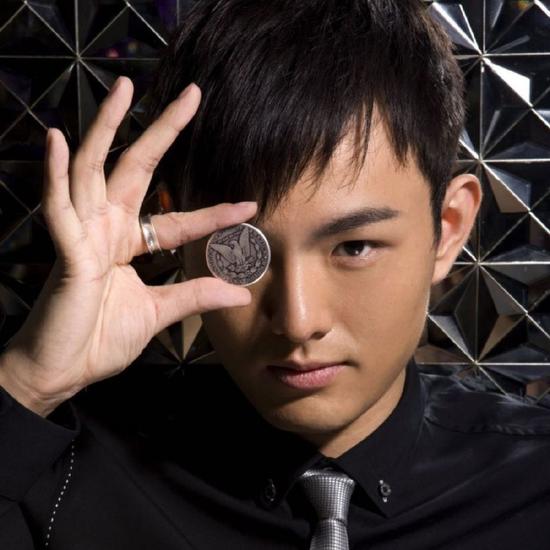 邓男子(中国知名主持人、魔术师)
