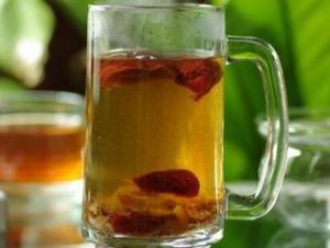桂圆红枣茶(干红枣、桂圆肉、冰糖蜂蜜等材料制成的饮品)