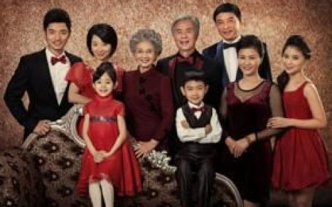 摄影作品(对客观事物进行描绘、供人欣赏的艺术作品)