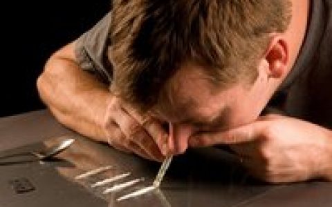 吸毒(违法行为)