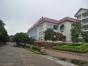 郑裕彤中学(广东省一级学校)