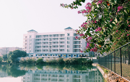右江民族医学院(全日制普通高等院校)