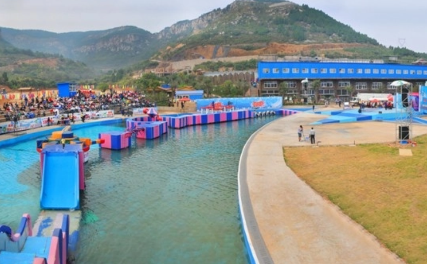 济南月亮湾都市庄园(济南市南部山区卧虎山水库西岸仲宫镇杨而村)