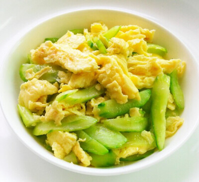 黄瓜炒鸡蛋(以黄瓜和鸡蛋为主要食材的家常菜品)
