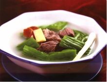 苦瓜排骨汤(广东梅州汉族传统名菜)
