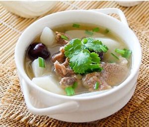 白萝卜汤(食材是白萝卜的家常汤品)