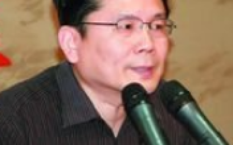 给我一个微笑就够了(汪国真创作的诗歌)