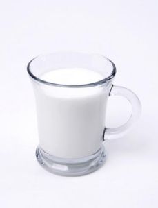 鲜奶(脱离牛体24小时之内的牛奶)