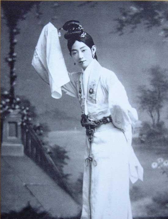 男旦(由男性扮演女性角色)