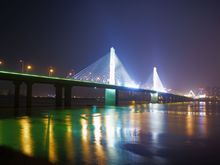 银盆岭大桥(长沙市第二座沟通湘江两岸的大型桥梁)