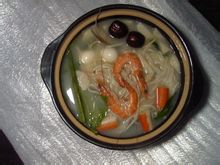 过桥米线(一种特色小吃)