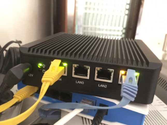 软路由(利用台式机或服务器配合软件形成路由解决方案)